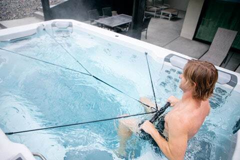 Esercizio termale di nuoto