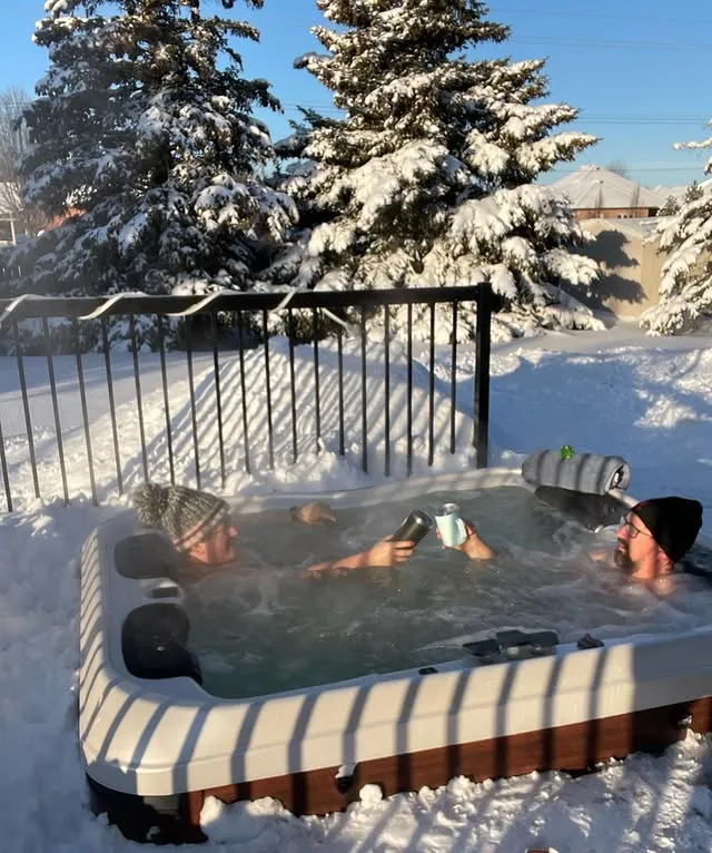 Aqua Oasis Pool & Spa - Bullfrog Spas