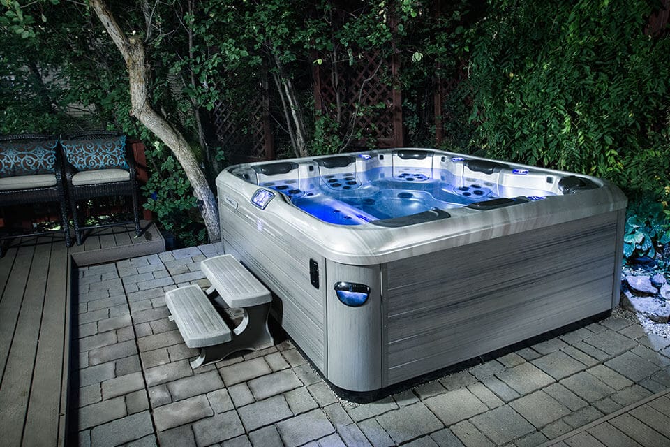 Design and comfort - hot tub by Bullfrog Spas