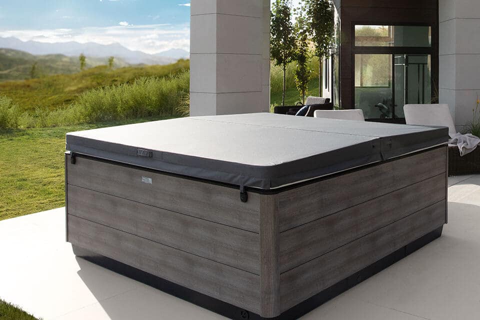 STIL spa with cover on
